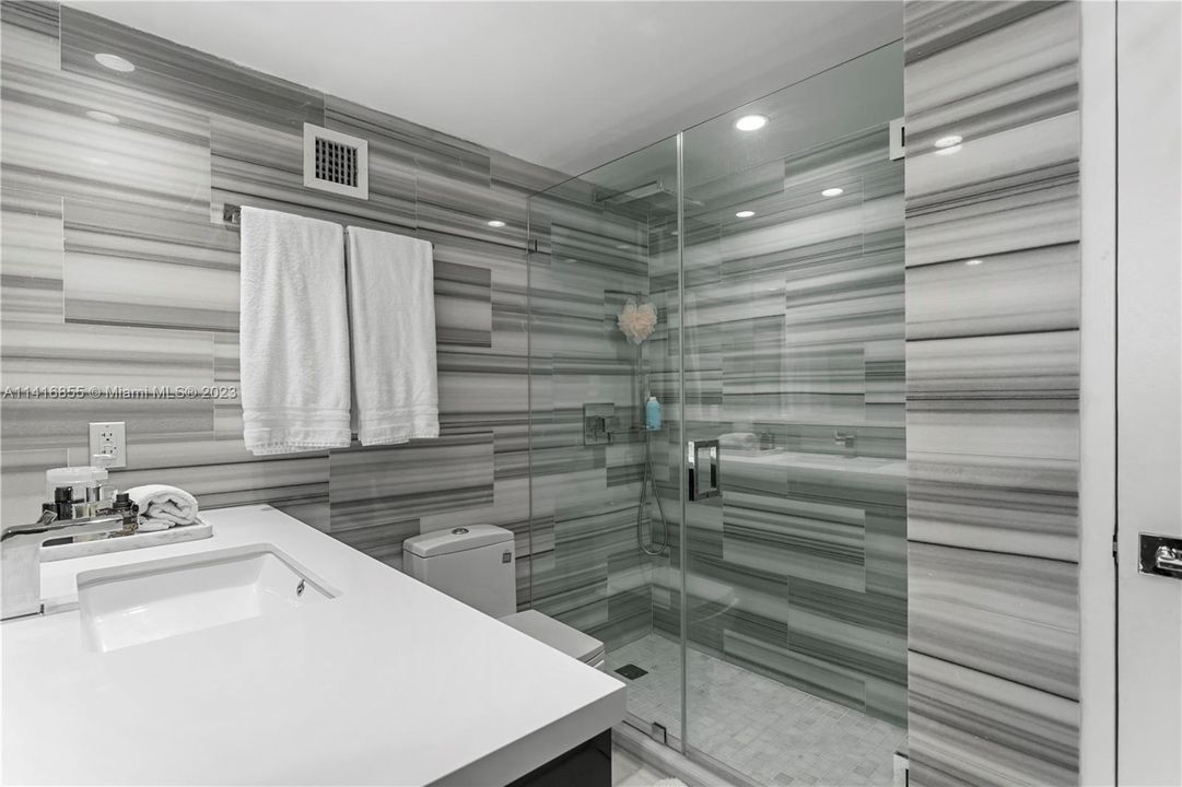 Recently Sold: $469,000 (1 beds, 1 baths, 990 Square Feet)