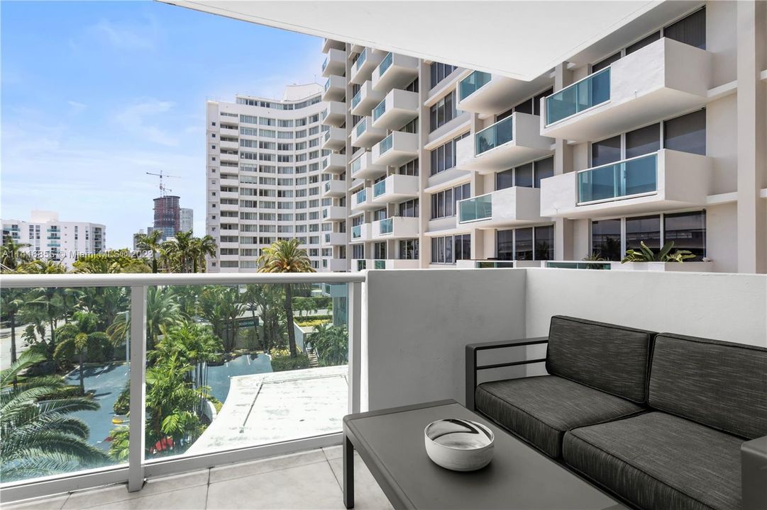 Recently Sold: $469,000 (1 beds, 1 baths, 990 Square Feet)