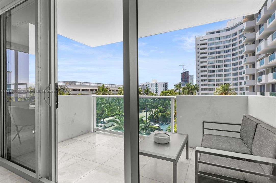 Recently Sold: $469,000 (1 beds, 1 baths, 990 Square Feet)