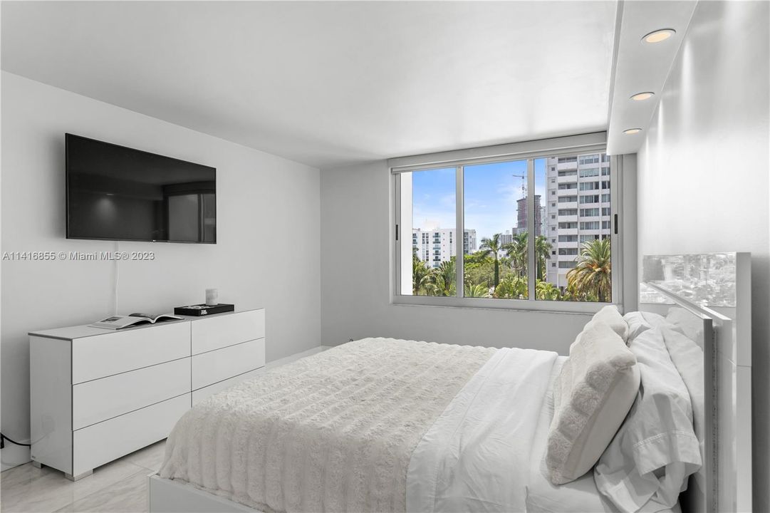 Recently Sold: $469,000 (1 beds, 1 baths, 990 Square Feet)