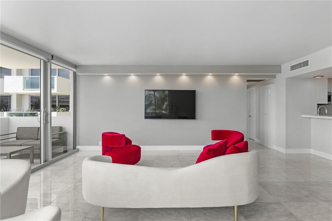 Recently Sold: $469,000 (1 beds, 1 baths, 990 Square Feet)