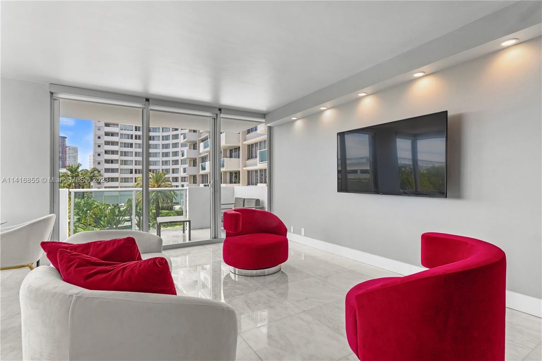 Recently Sold: $469,000 (1 beds, 1 baths, 990 Square Feet)