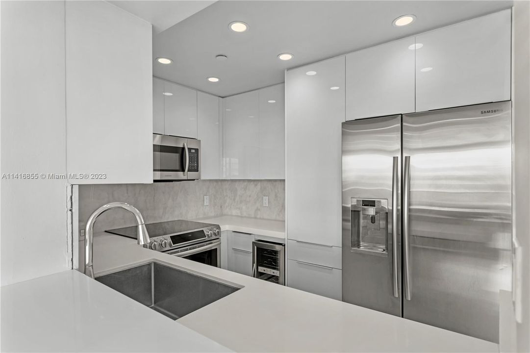 Recently Sold: $469,000 (1 beds, 1 baths, 990 Square Feet)