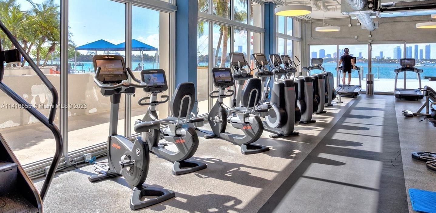 Recently Sold: $469,000 (1 beds, 1 baths, 990 Square Feet)