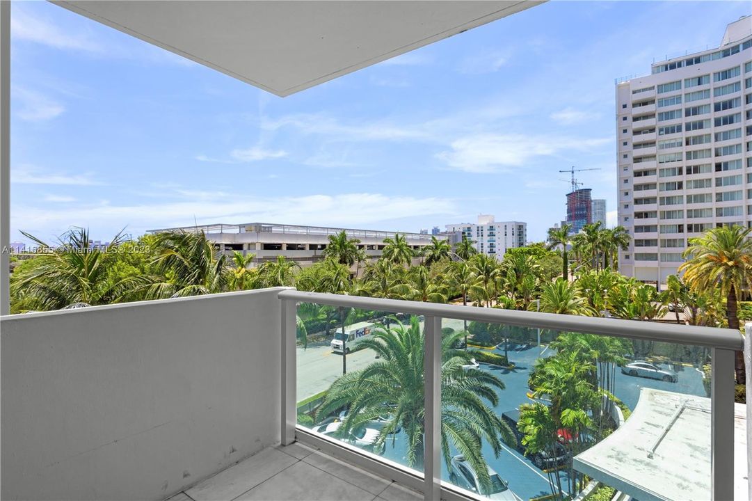 Recently Sold: $469,000 (1 beds, 1 baths, 990 Square Feet)