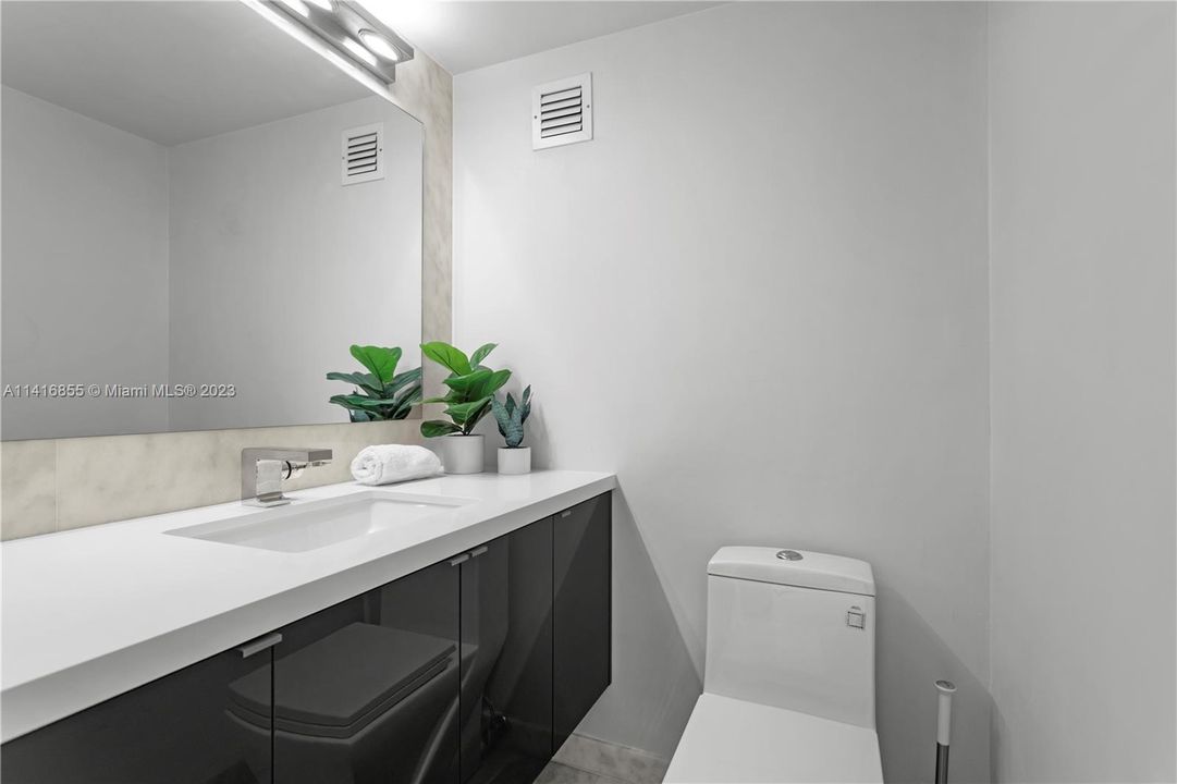 Recently Sold: $469,000 (1 beds, 1 baths, 990 Square Feet)