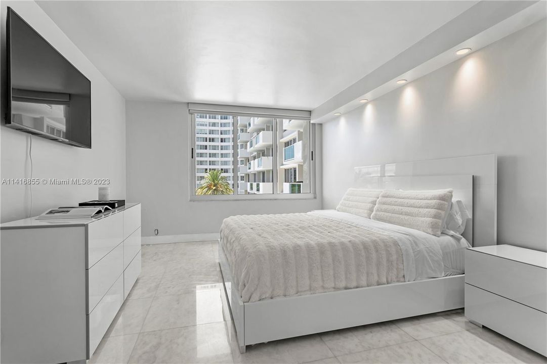 Recently Sold: $469,000 (1 beds, 1 baths, 990 Square Feet)