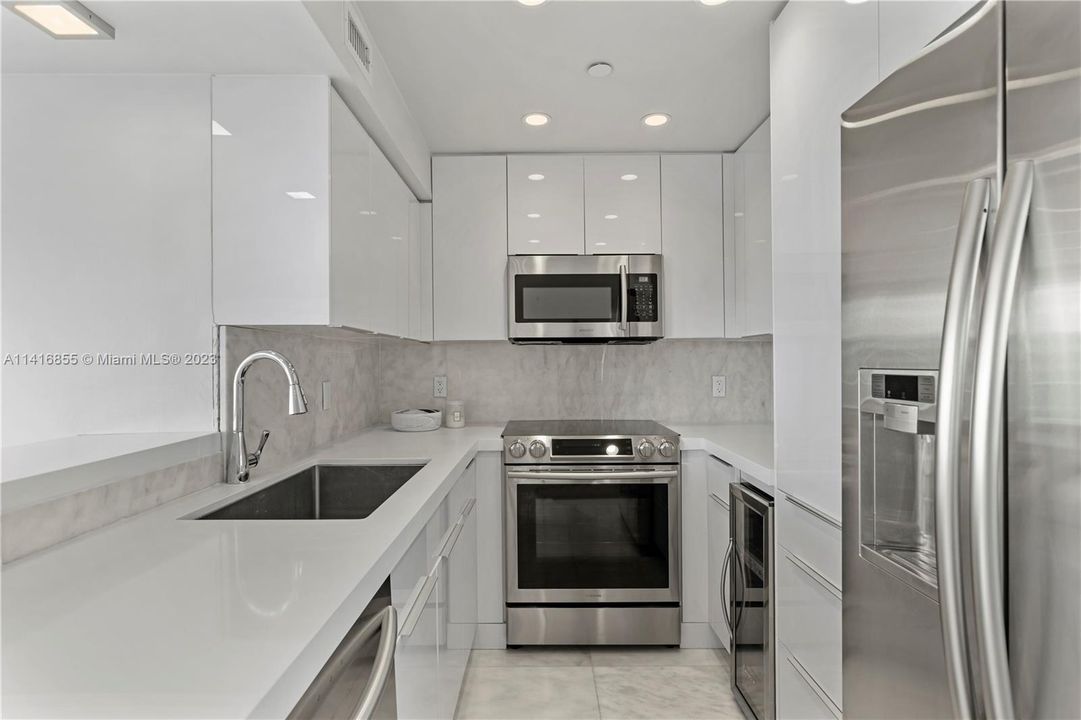 Recently Sold: $469,000 (1 beds, 1 baths, 990 Square Feet)