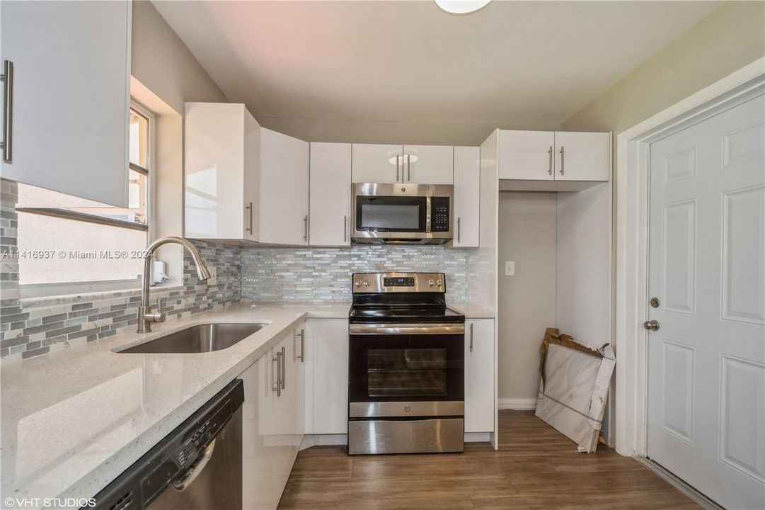 Recently Sold: $155,000 (2 beds, 2 baths, 968 Square Feet)