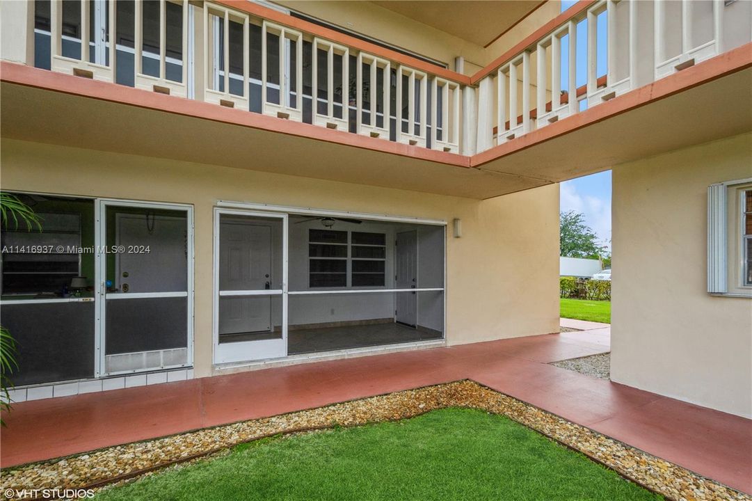 Recently Sold: $155,000 (2 beds, 2 baths, 968 Square Feet)