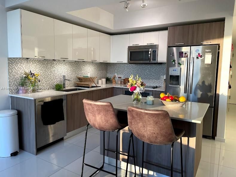 Recientemente alquilado: $3,000 (2 camas, 1 baños, 777 Pies cuadrados)