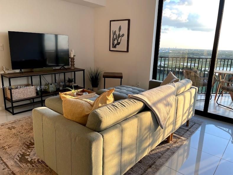 Recientemente alquilado: $3,000 (2 camas, 1 baños, 777 Pies cuadrados)