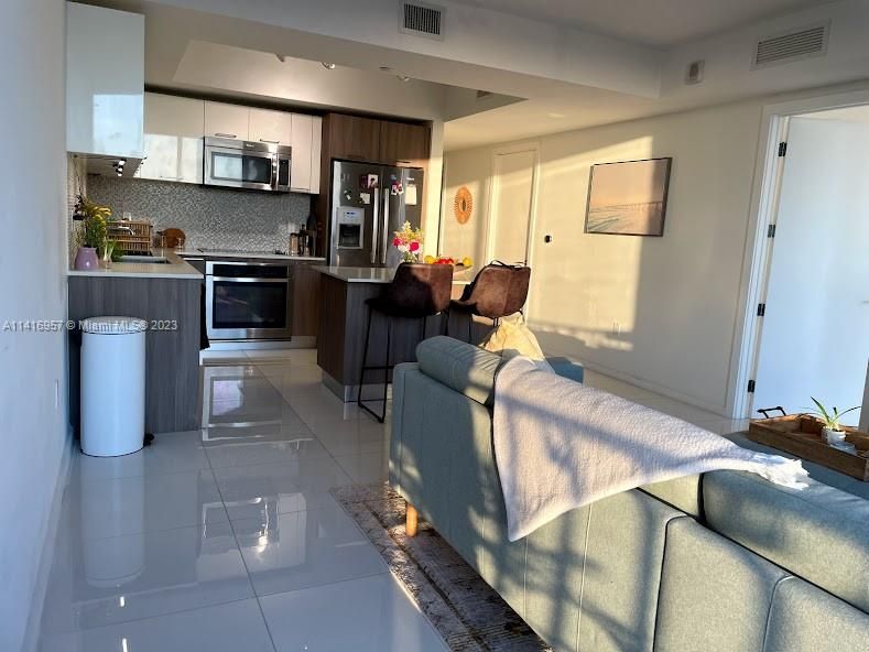 Recientemente alquilado: $3,000 (2 camas, 1 baños, 777 Pies cuadrados)