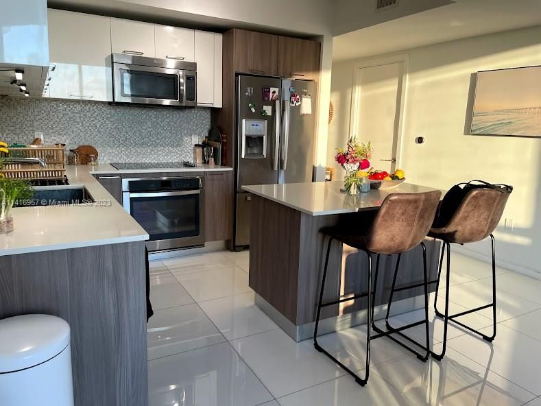 Recientemente alquilado: $3,000 (2 camas, 1 baños, 777 Pies cuadrados)