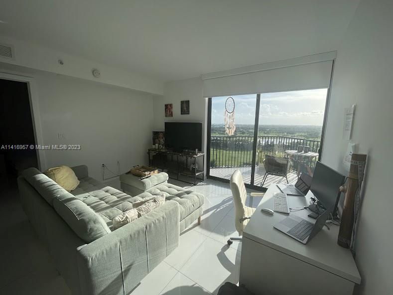 Recientemente alquilado: $3,000 (2 camas, 1 baños, 777 Pies cuadrados)