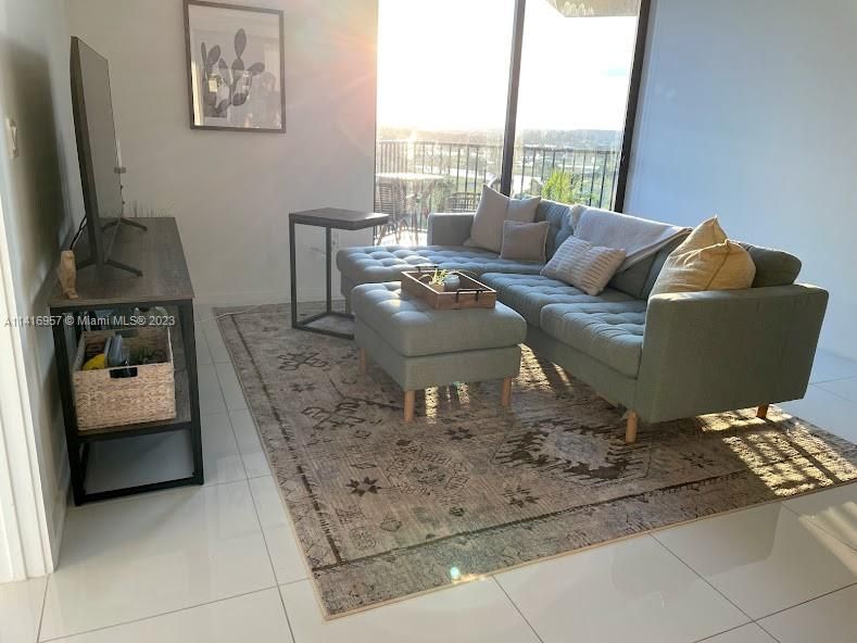 Recientemente alquilado: $3,000 (2 camas, 1 baños, 777 Pies cuadrados)