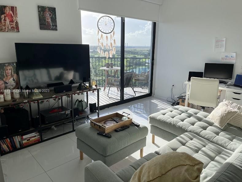 Recientemente alquilado: $3,000 (2 camas, 1 baños, 777 Pies cuadrados)