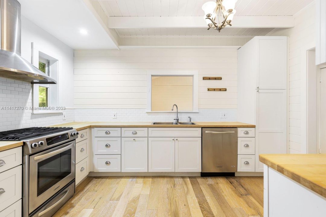 最近租的: $4,500 (1 贝兹, 1 浴室, 1140 平方英尺)