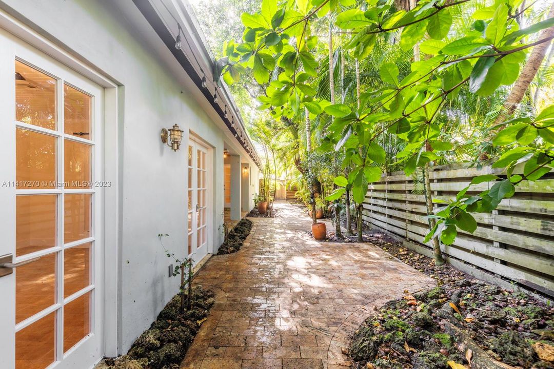 最近租的: $4,500 (1 贝兹, 1 浴室, 1140 平方英尺)