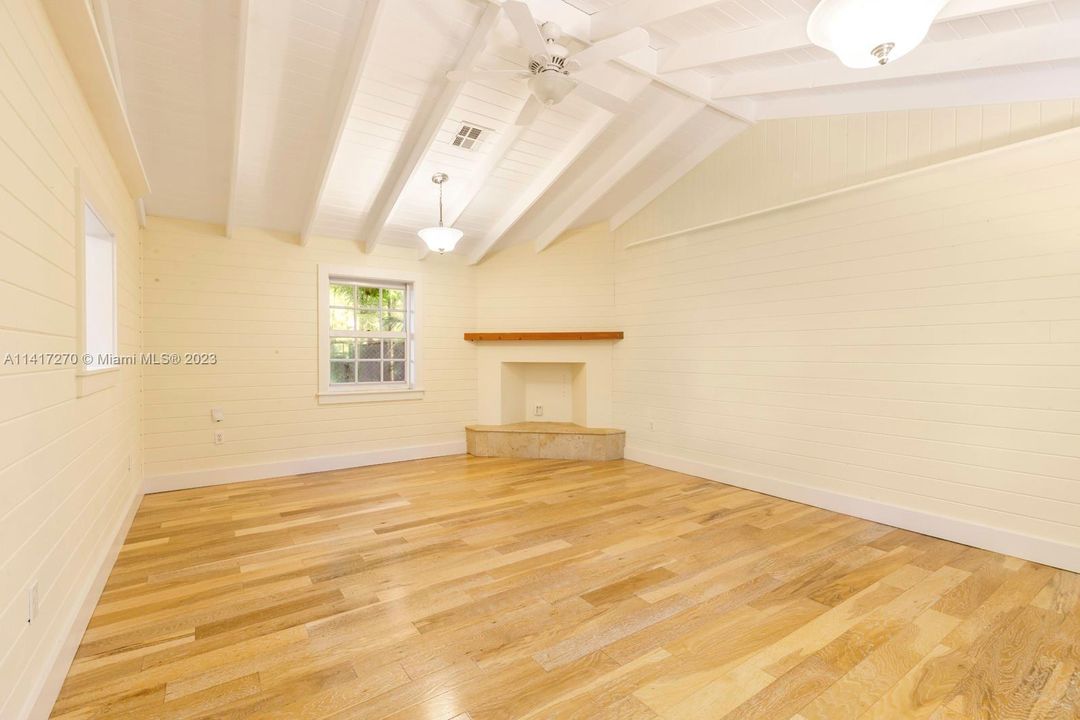 最近租的: $4,500 (1 贝兹, 1 浴室, 1140 平方英尺)