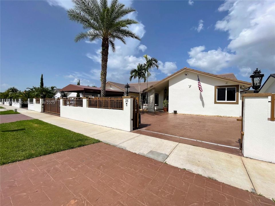 Recently Sold: $899,000 (4 beds, 2 baths, 2338 Square Feet)
