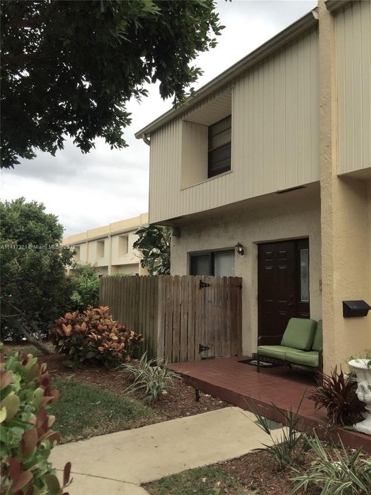 Recently Rented: $2,800 (2 beds, 2 baths, 1440 Square Feet)