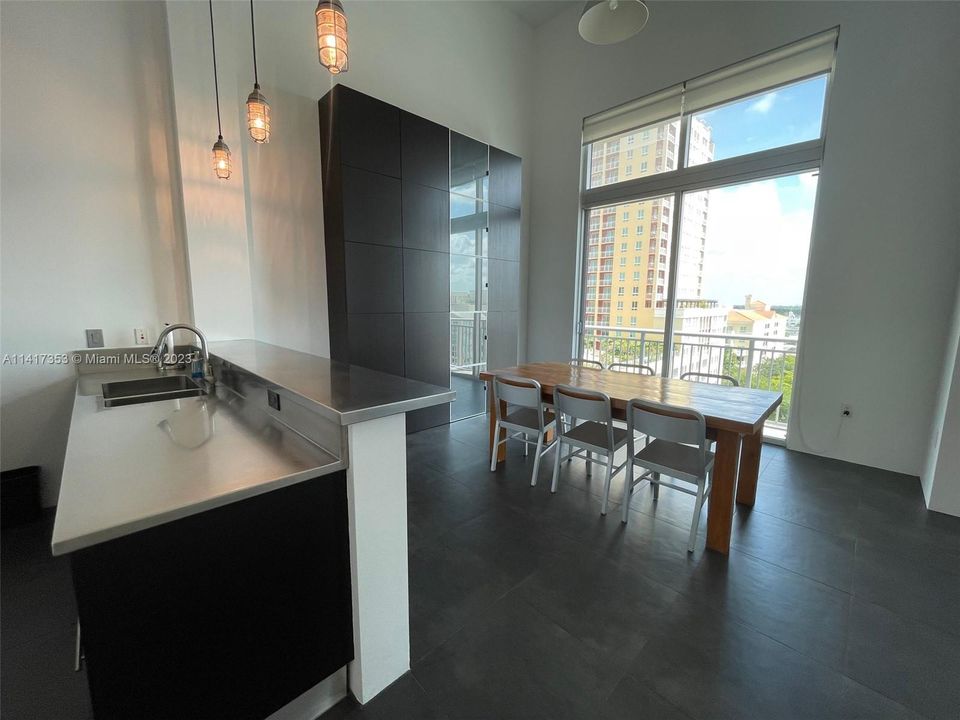 Recently Rented: $3,000 (1 beds, 1 baths, 890 Square Feet)