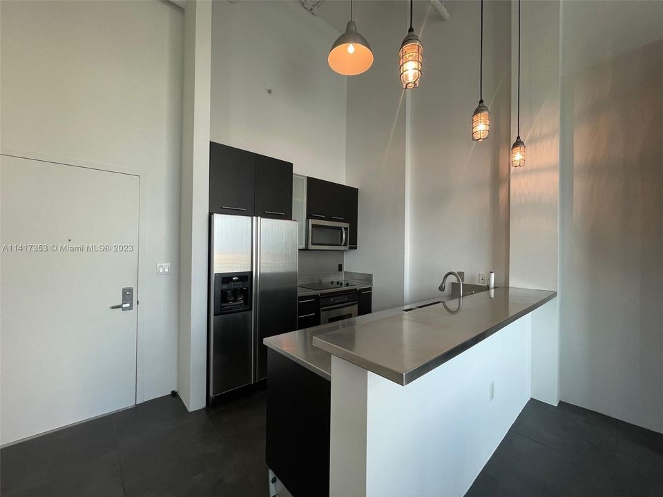 Recently Rented: $3,000 (1 beds, 1 baths, 890 Square Feet)