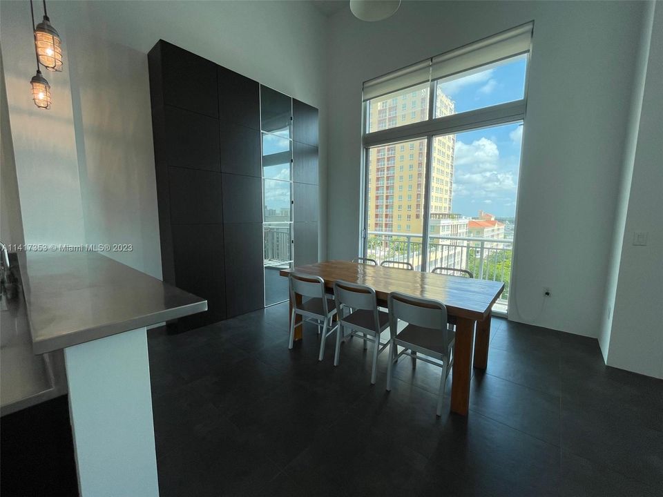 Recently Rented: $3,000 (1 beds, 1 baths, 890 Square Feet)