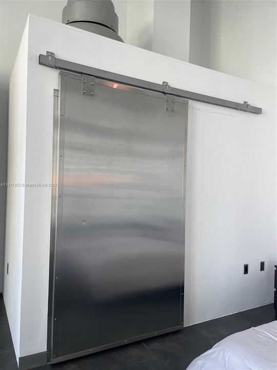 Recently Rented: $3,000 (1 beds, 1 baths, 890 Square Feet)