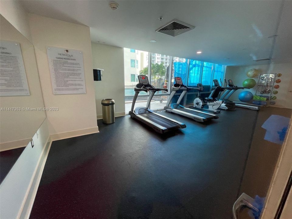 Recently Rented: $3,000 (1 beds, 1 baths, 890 Square Feet)