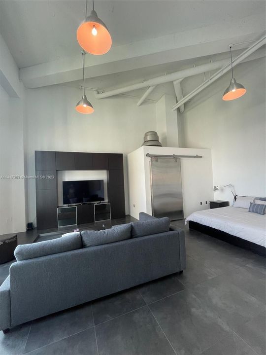 Recently Rented: $3,000 (1 beds, 1 baths, 890 Square Feet)