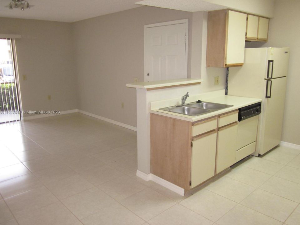 Recently Rented: $1,900 (1 beds, 1 baths, 558 Square Feet)