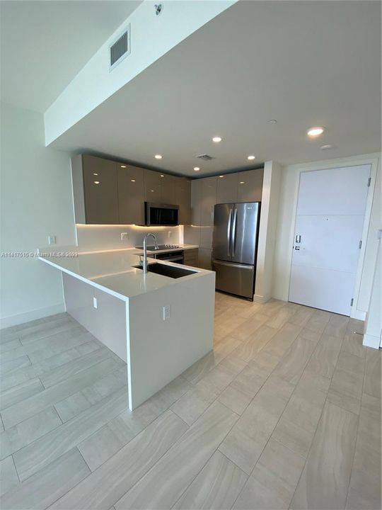 Recently Sold: $598,500 (2 beds, 2 baths, 1026 Square Feet)