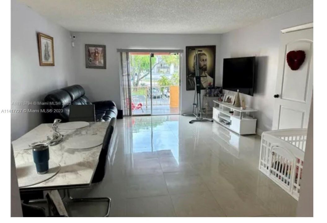 Recently Rented: $2,800 (3 beds, 2 baths, 1417 Square Feet)