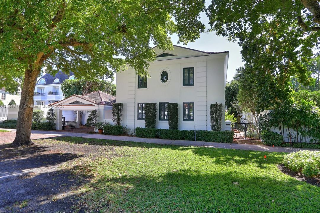 Recently Sold: $3,750,000 (5 beds, 4 baths, 4055 Square Feet)