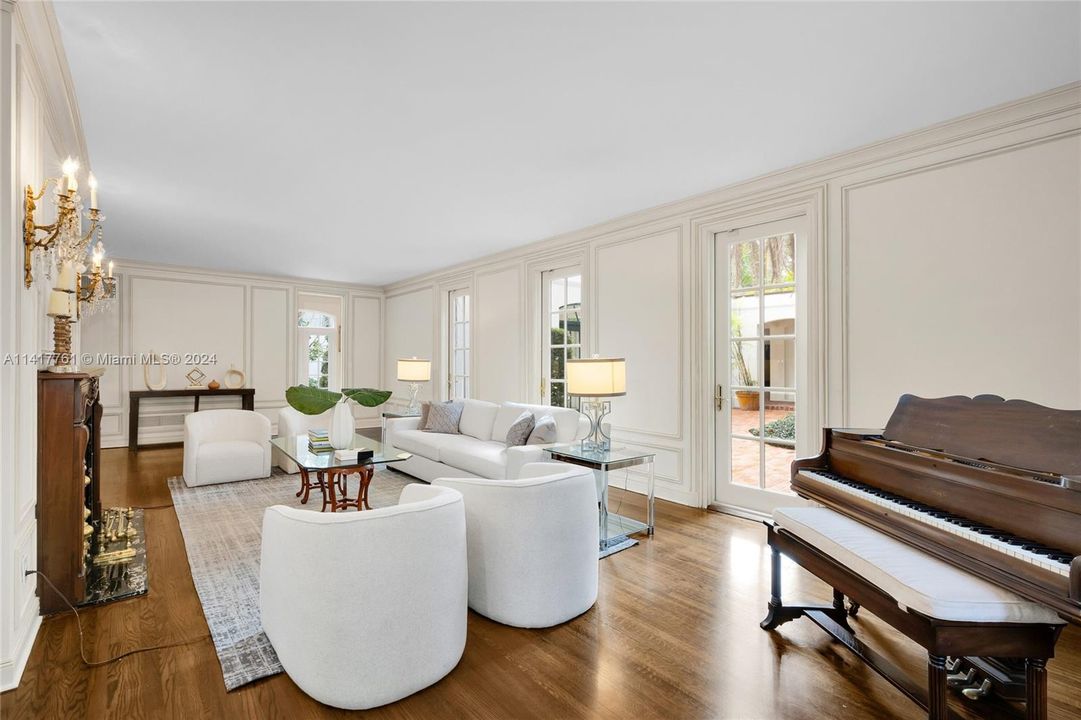 Recently Sold: $3,750,000 (5 beds, 4 baths, 4055 Square Feet)