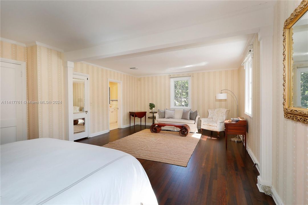 Recently Sold: $3,750,000 (5 beds, 4 baths, 4055 Square Feet)