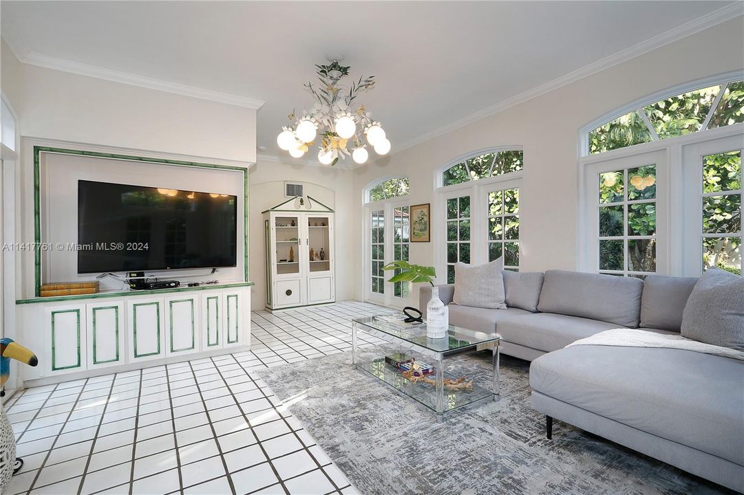 Recently Sold: $3,750,000 (5 beds, 4 baths, 4055 Square Feet)