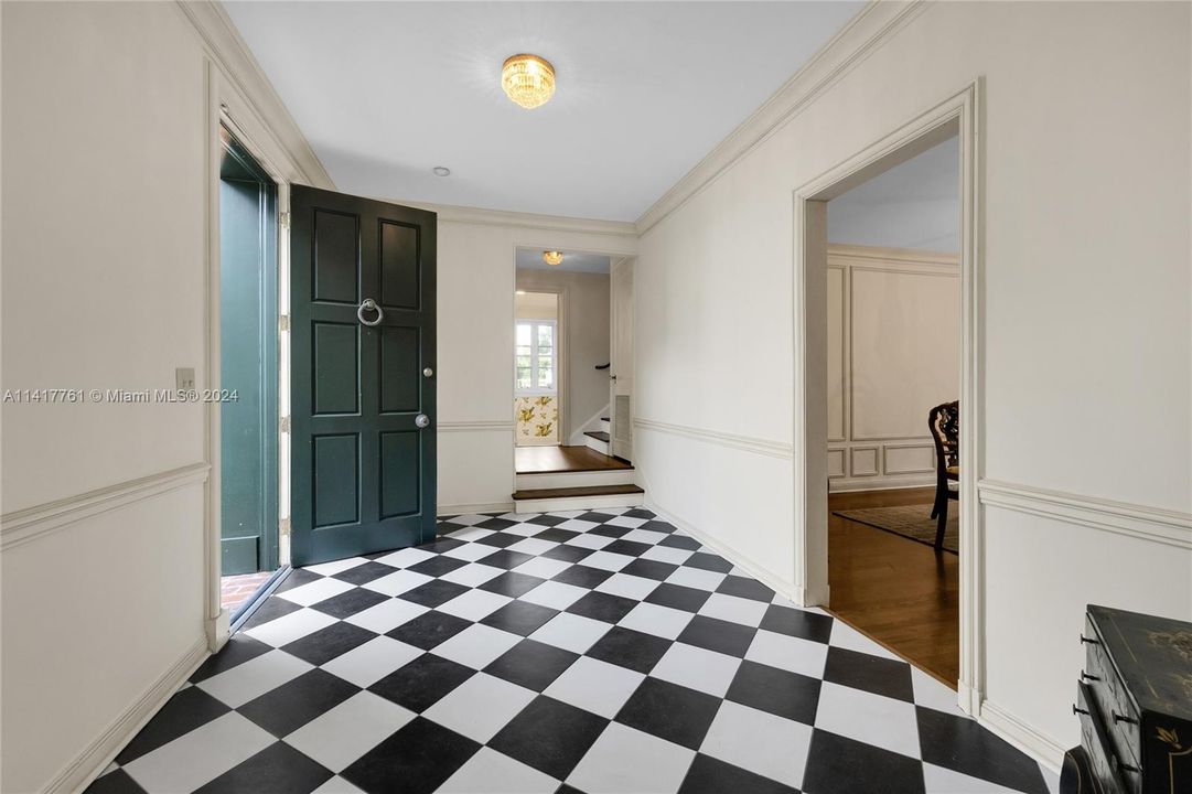 Recently Sold: $3,750,000 (5 beds, 4 baths, 4055 Square Feet)