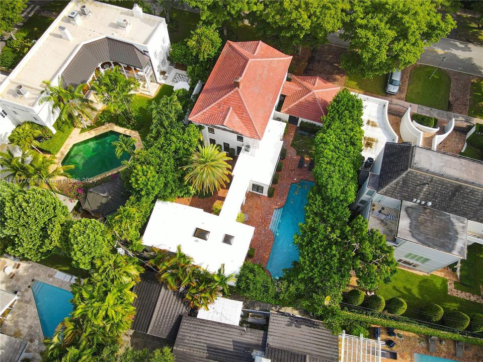 Recently Sold: $3,750,000 (5 beds, 4 baths, 4055 Square Feet)