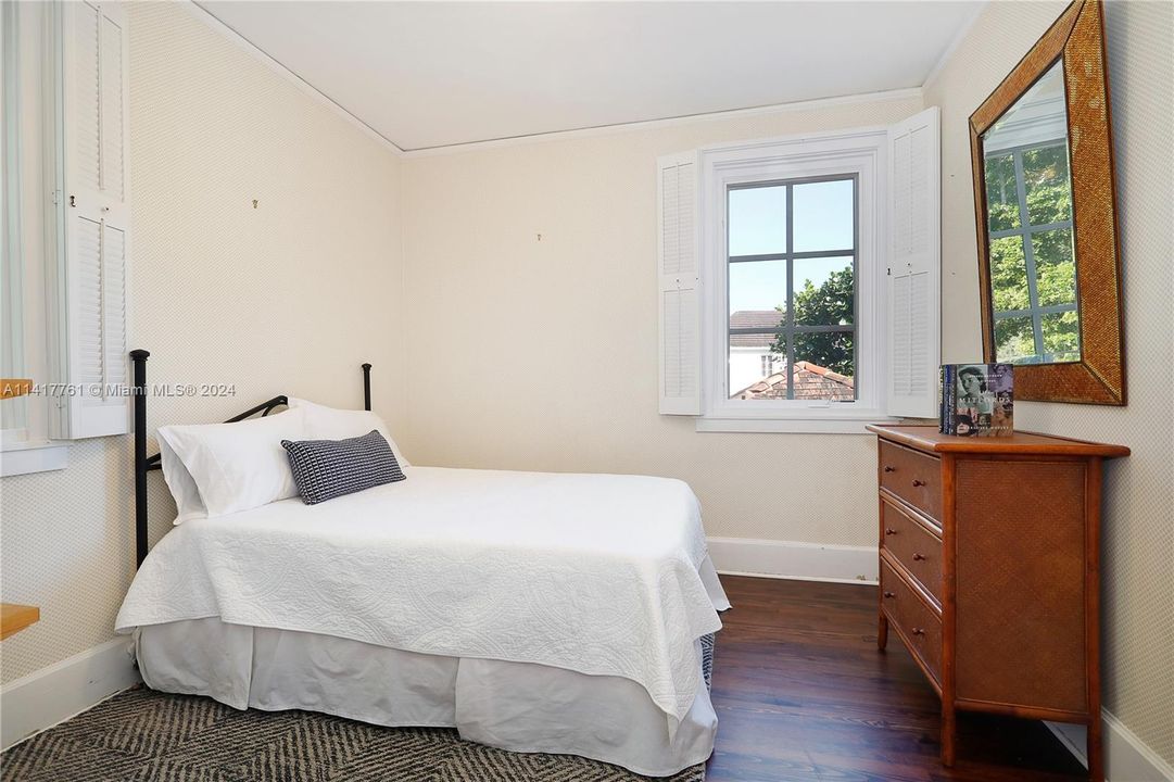 Recently Sold: $3,750,000 (5 beds, 4 baths, 4055 Square Feet)