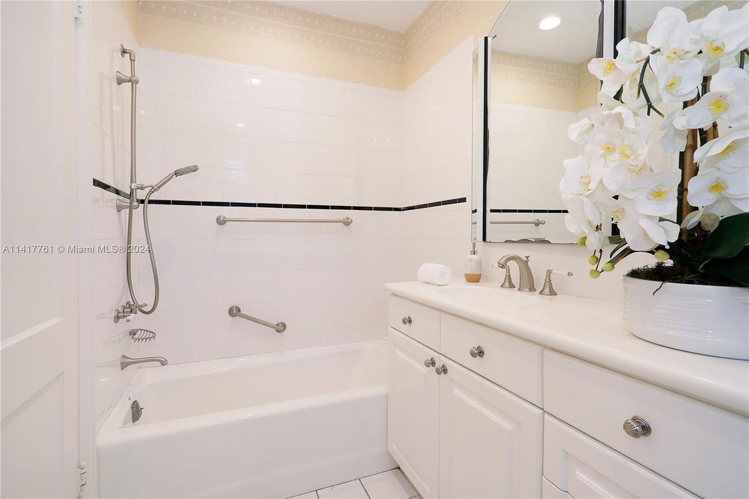 Recently Sold: $3,750,000 (5 beds, 4 baths, 4055 Square Feet)