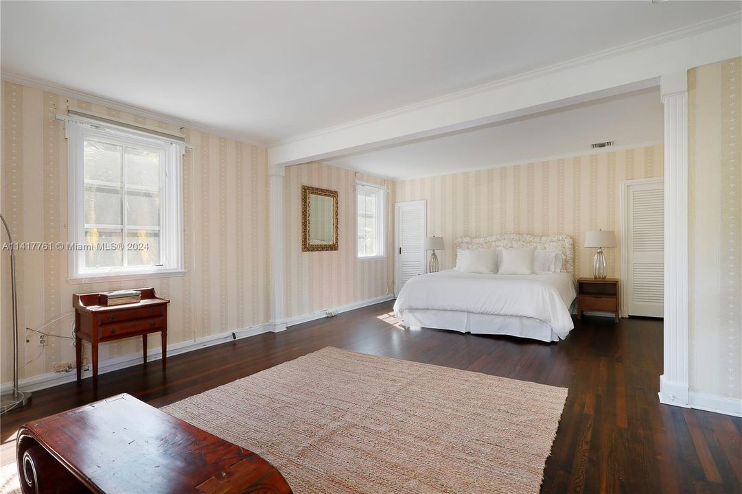 Recently Sold: $3,750,000 (5 beds, 4 baths, 4055 Square Feet)