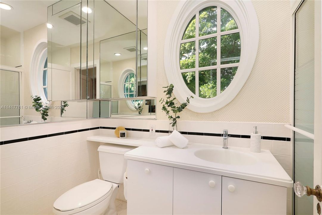 Recently Sold: $3,750,000 (5 beds, 4 baths, 4055 Square Feet)