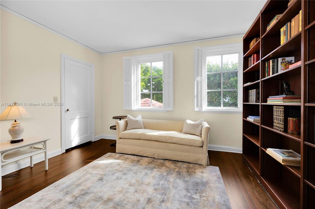 Recently Sold: $3,750,000 (5 beds, 4 baths, 4055 Square Feet)