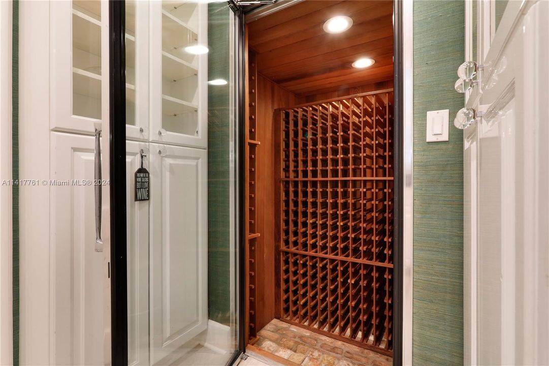 Recently Sold: $3,750,000 (5 beds, 4 baths, 4055 Square Feet)