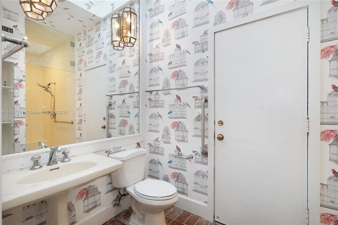 Recently Sold: $3,750,000 (5 beds, 4 baths, 4055 Square Feet)