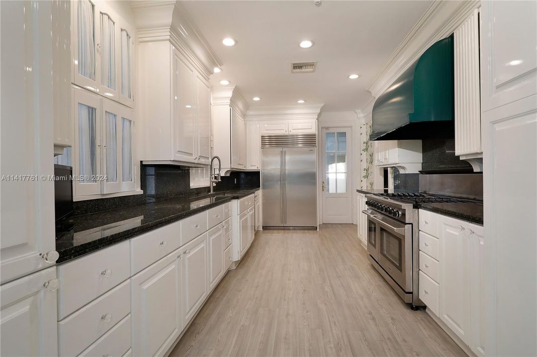 Recently Sold: $3,750,000 (5 beds, 4 baths, 4055 Square Feet)