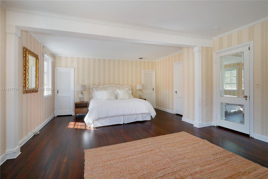 Recently Sold: $3,750,000 (5 beds, 4 baths, 4055 Square Feet)